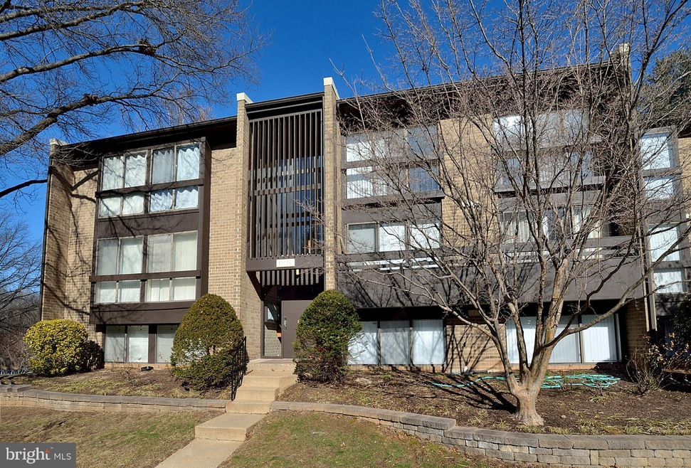 11556 Rolling Green Ct unit 301, Reston, VA 20191 - photo 1