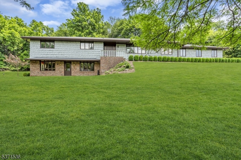 366 E Saddle River Rd, Upper Saddle River, NJ 07458 - photo 1