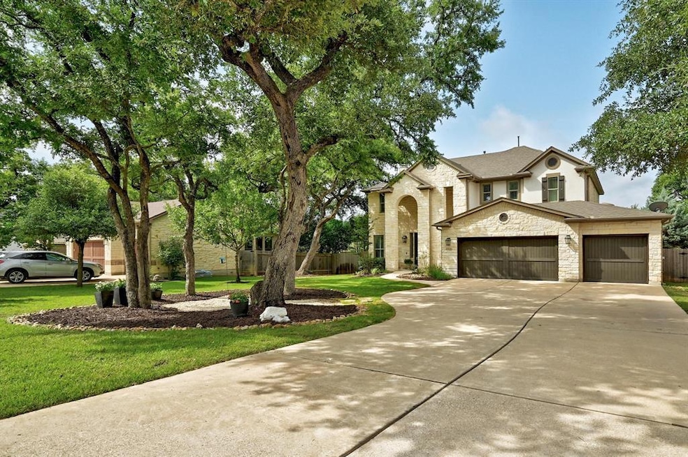 View of front of house featuring driveway, a gara
