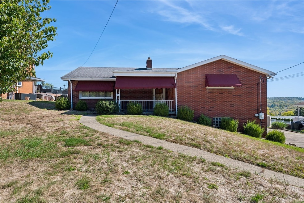 711 Scenic Dr, Houston, PA 15342 - photo 1