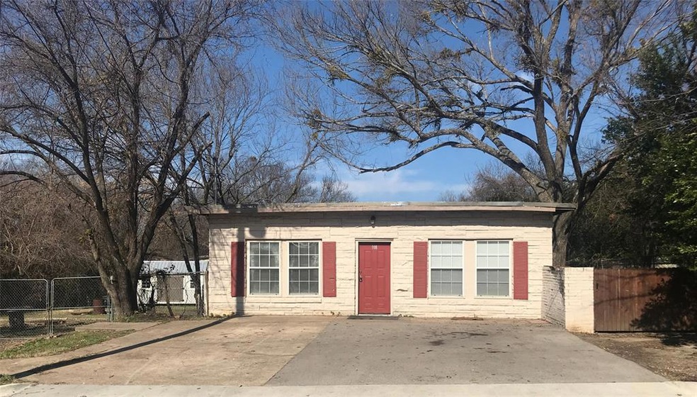 908 W Ball St, Weatherford, TX 76086 - photo 1