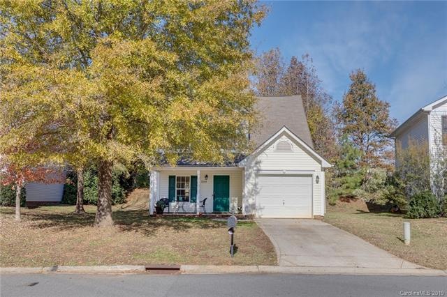 Lovely 3 BR/2.5 BA home with brand new LVP floorin