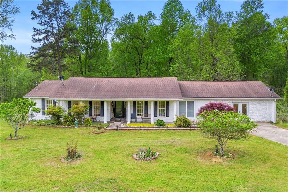 Ranch-style house with a front yard