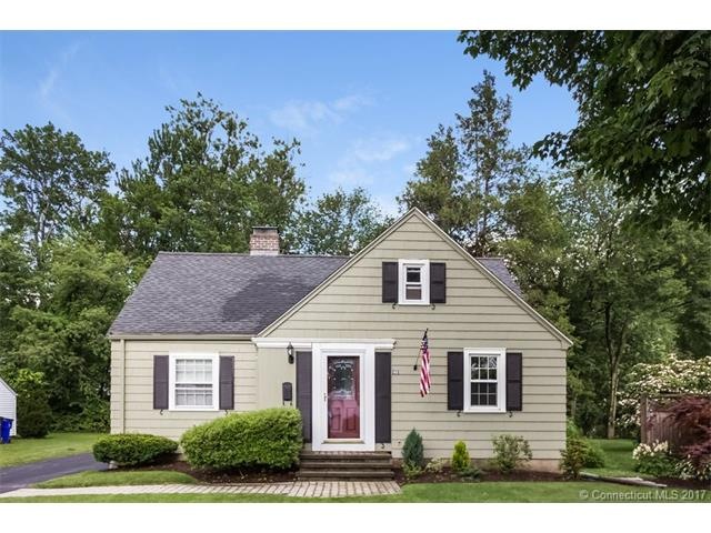 Picture perfect 3/4 bedroom cape