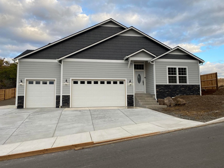 1306 Crestmont