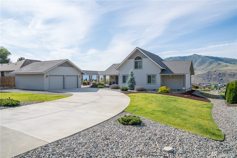 352 Orchard View Dr, Chelan, WA 98816 - photo 1