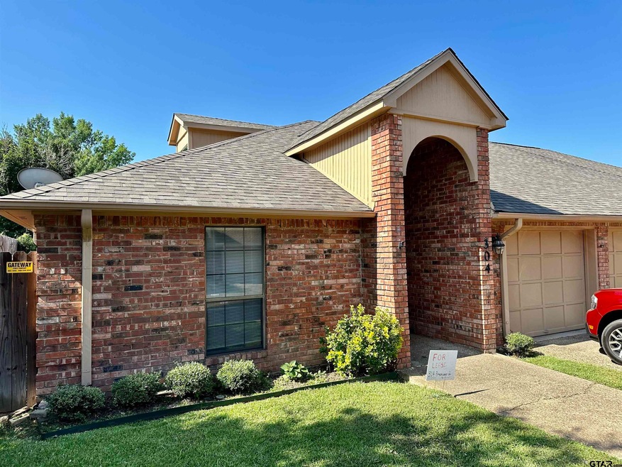 304 304 Amberwood, Tyler, TX 75701 - photo 1