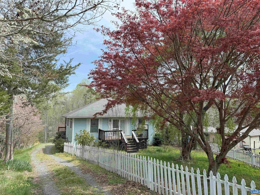 395 Lakeview Cir, Louisa, VA 23093 - photo 1