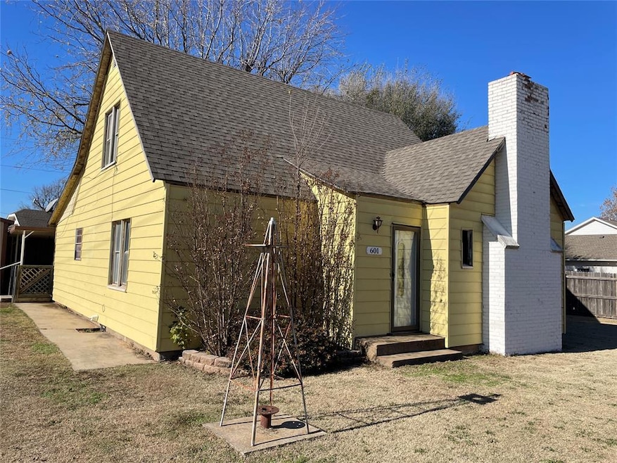 601 NW 3rd St, Minco, OK 73059 - photo 1