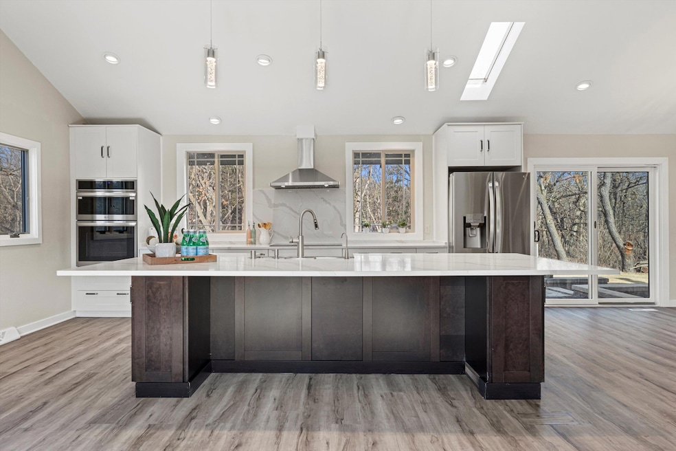 Large island for entertaining