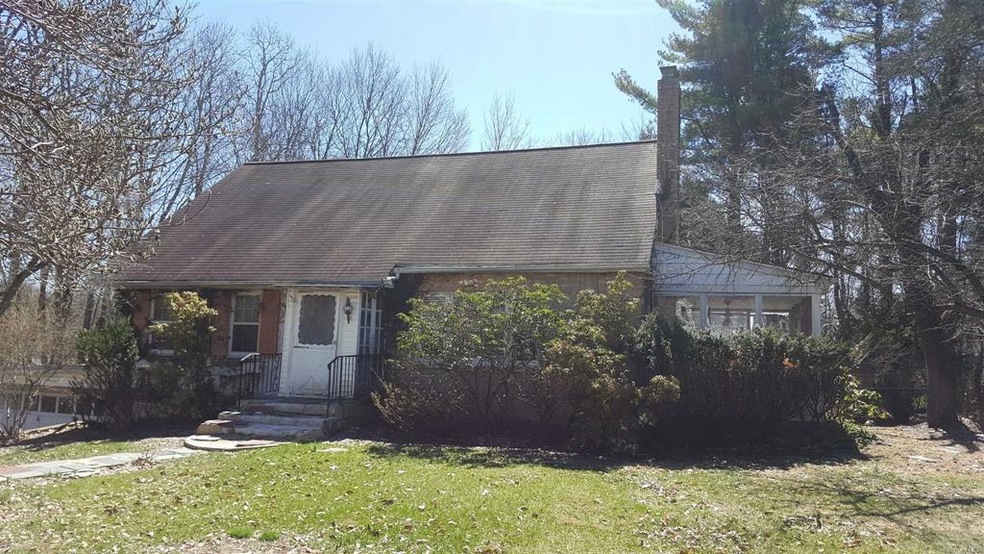 6 Mountain View Rd, Poughkeepsie, NY 12603 - photo 1