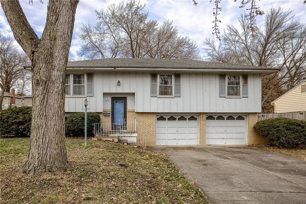 6518 Larsen Ln, Shawnee, KS 66203 - photo 1