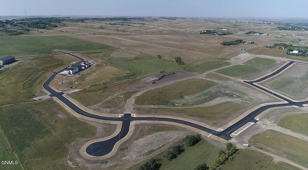 3232 Cherry Plum Ct NW, Mandan, ND 58554 - photo 1