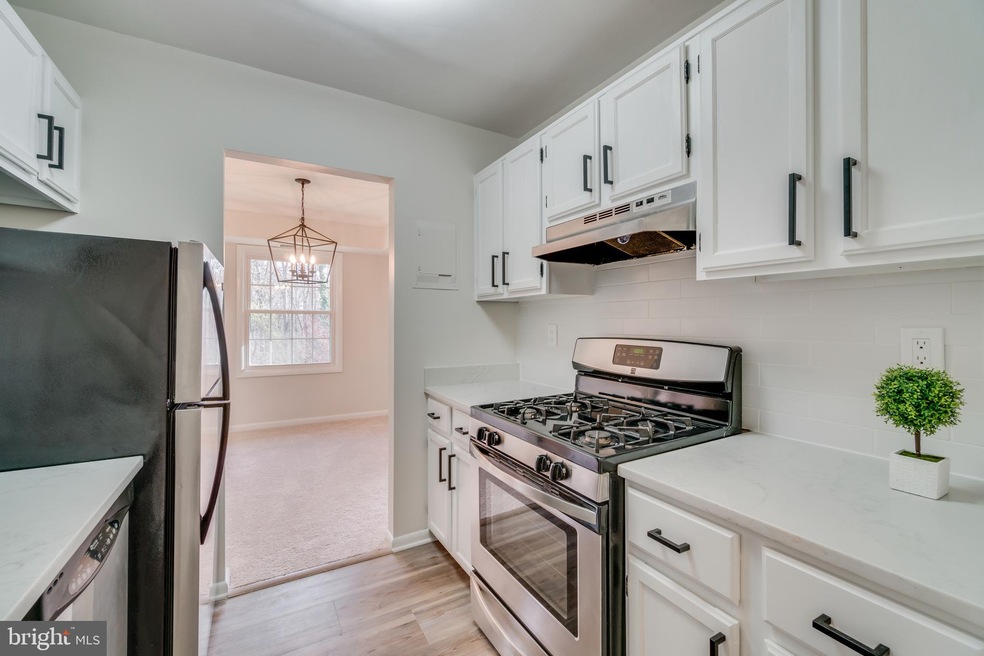 3890 Lyndhurst Dr unit 301, Fairfax, VA 22031 - photo 1