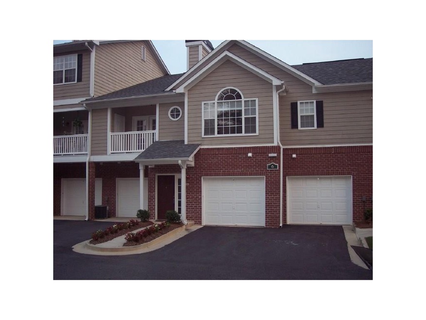 END UNIT!!! AMAZING LOCATION!! WALK TO AVALON!!