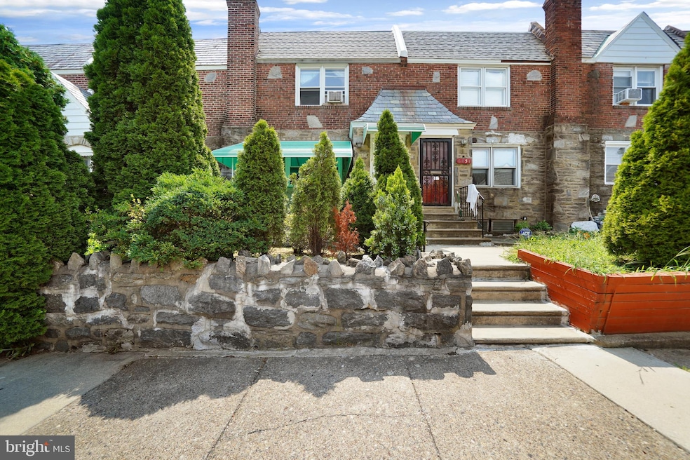 6852 Radbourne Rd, Upper Darby, PA 19082 - photo 1