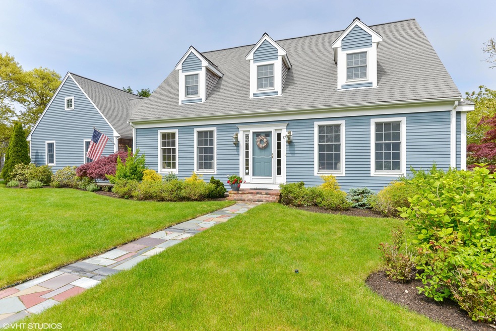 15_37WaterviewCircle_571_FrontView_HiRes