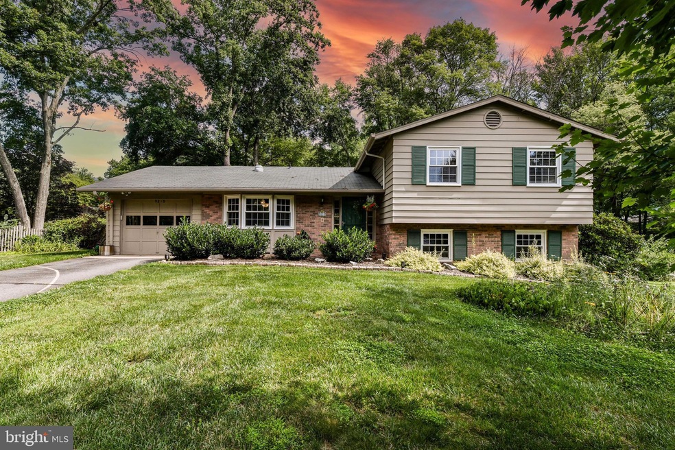 9810 Vale Rd, Vienna, VA 22181 - photo 1