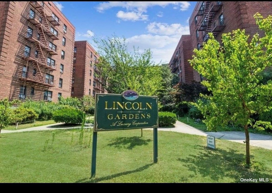 Lincoln Gardens unit C5, Flushing, NY 11354 - photo 1