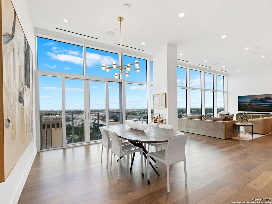 123 Lexington Ave unit 1806, San Antonio, TX 78205 - photo 1