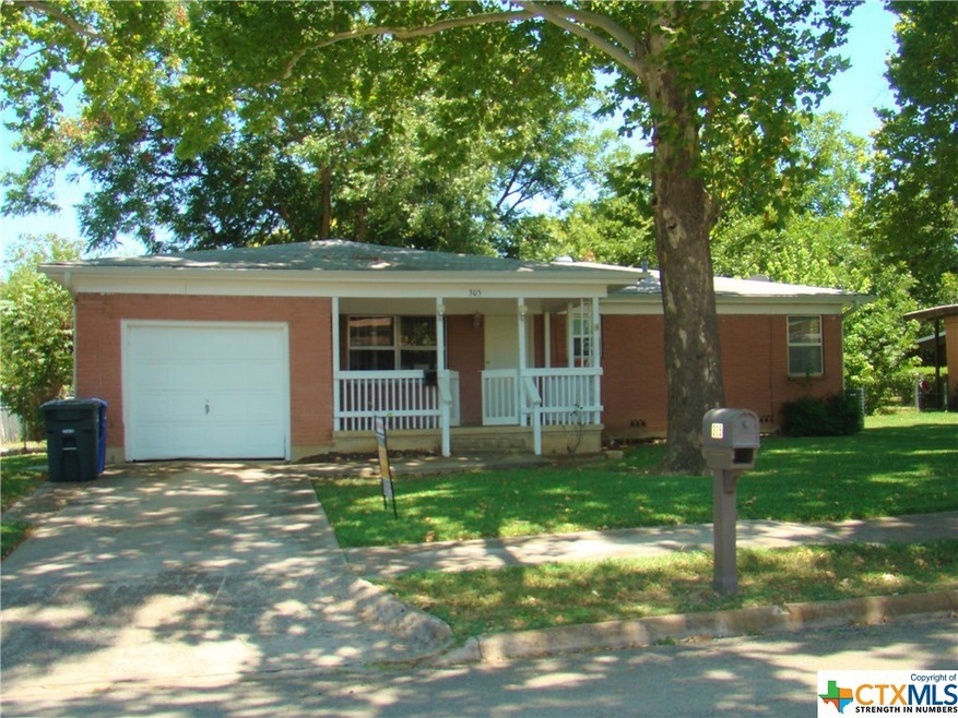 305 Oak St, Copperas Cove, TX 76522 - photo 1