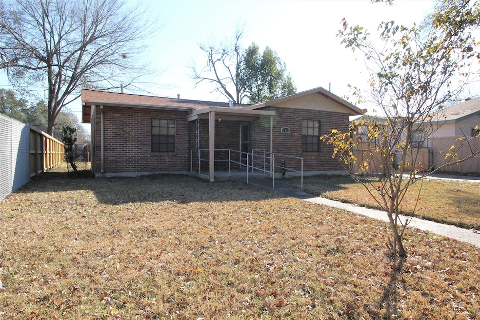 7526 Moline St, Houston, TX 77087 - photo 1