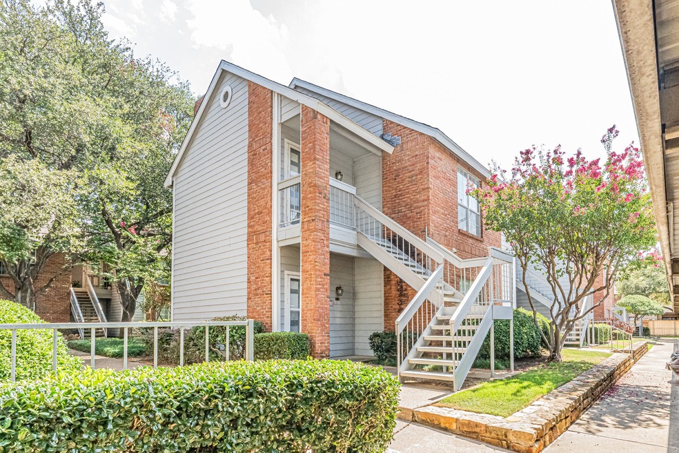 2101 Saint Michaels Dr unit 209, Arlington, TX 76011 - photo 1