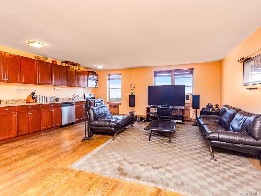 325 E 201st St unit 4E, Bronx, NY 10458 - photo 1