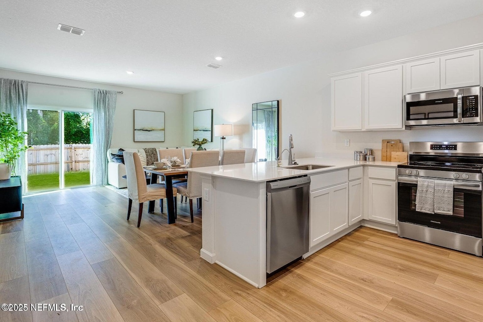 559 Holly Lakes Dr, Orange Park, FL 32073 - photo 1