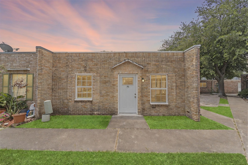 Beautifully updated 2 bedroom, 1 bathroom condo lo
