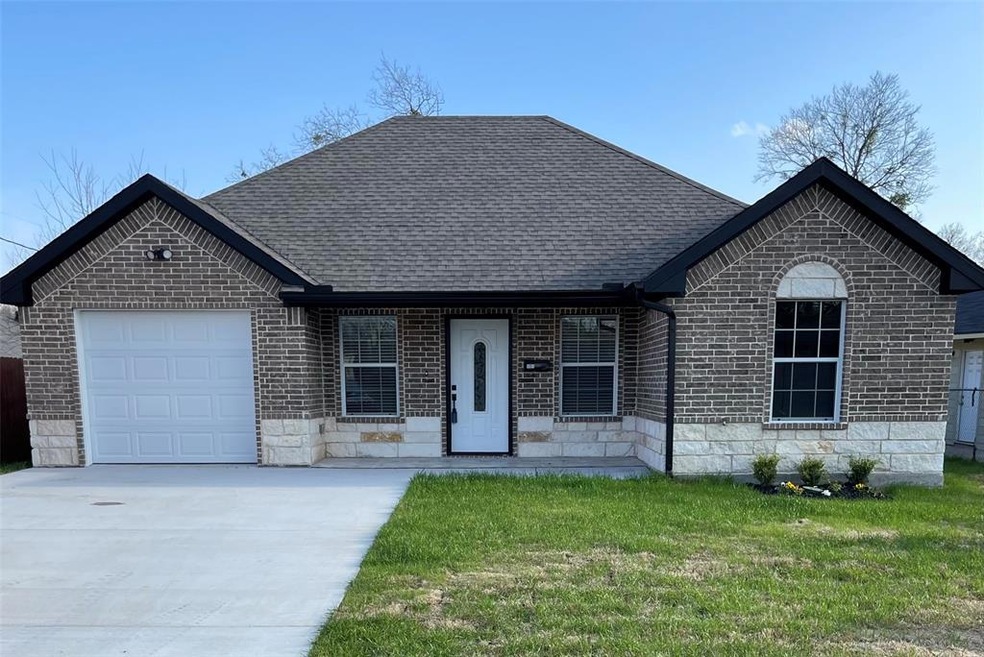 1001 W Milam St, Ennis, TX 75119 - photo 1