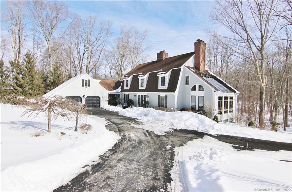 95 Davenport Farm Ln E, Stamford, CT 06903 - photo 1