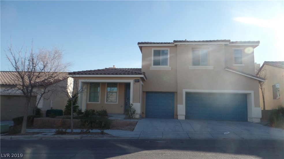 3 Car Garage in Cul-de-Sac