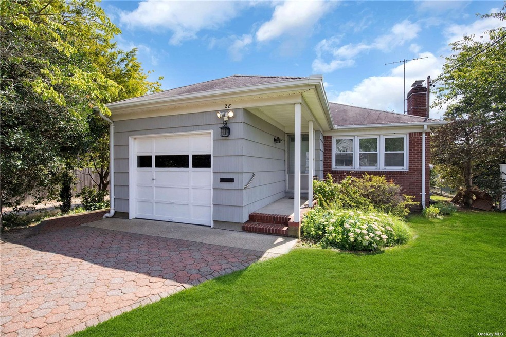 28 Vail St, Islip, NY 11751 - photo 1