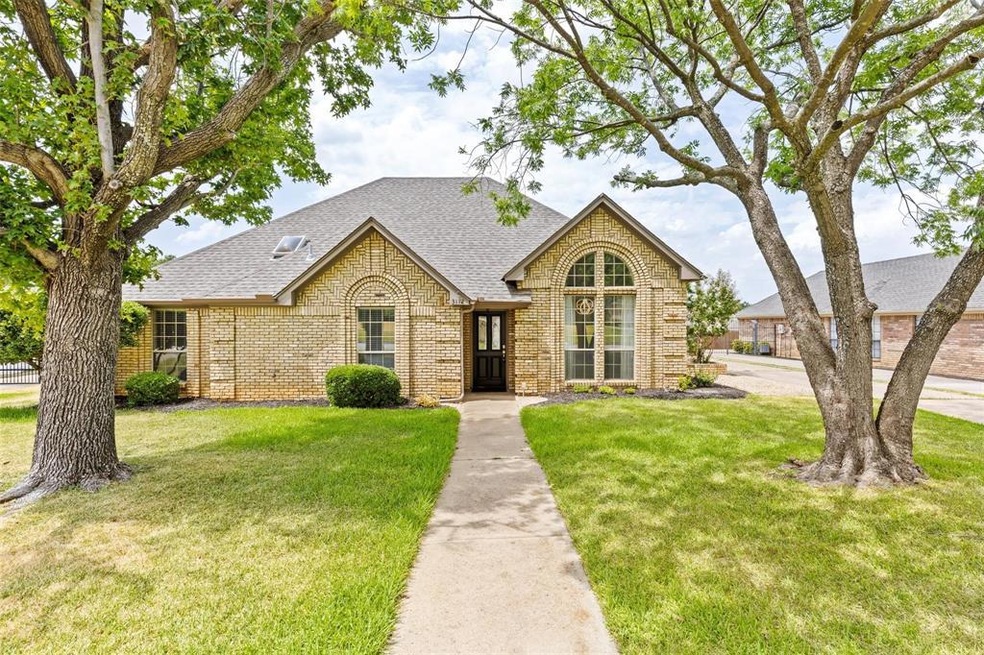 3112 Sweet Briar St, Grapevine, TX 76051 - photo 1