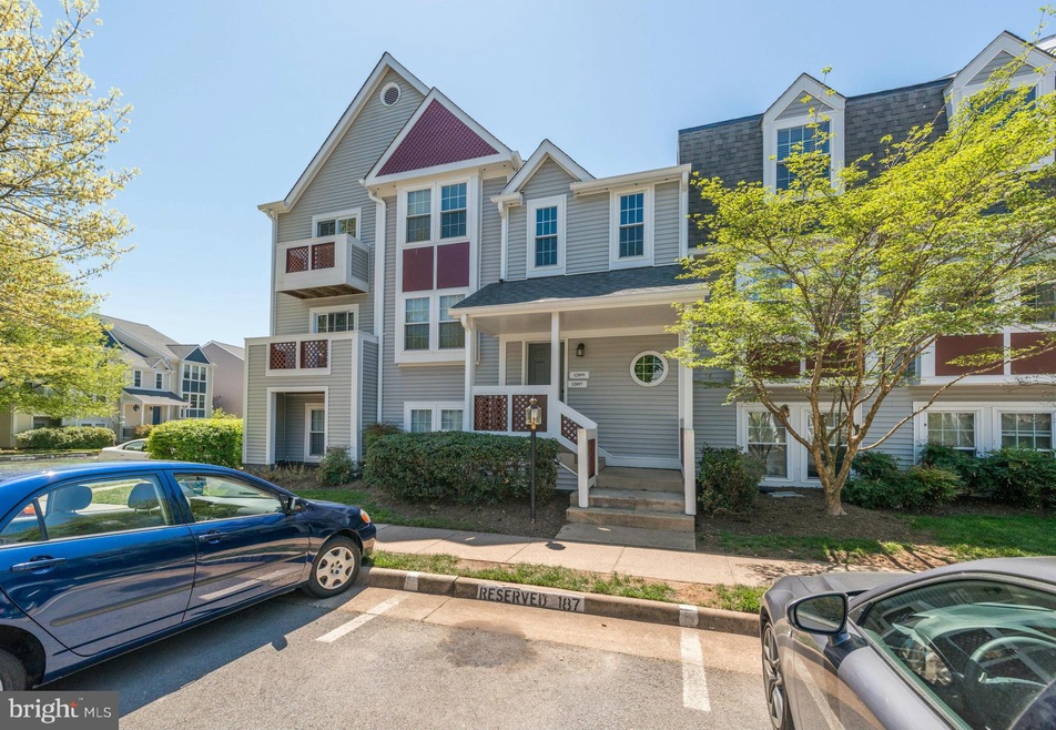 12897 Grays Pointe Rd unit C, Fairfax, VA 22033 - photo 1