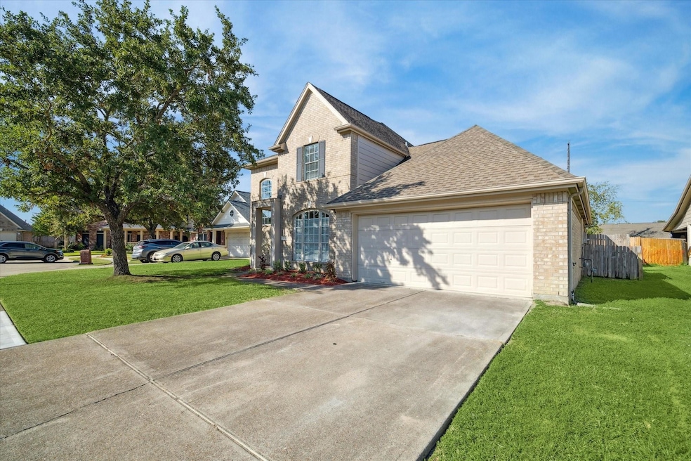 4911 Tallow Cove Dr, Baytown, TX 77521 - photo 1