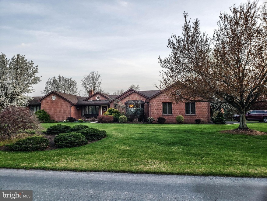 456 Lindman Dr, Chambersburg, PA 17202 - photo 1