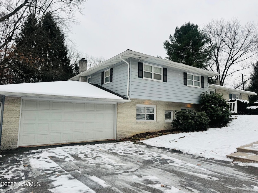 1950 W Independence St, Coal Township, PA 17866 - photo 1