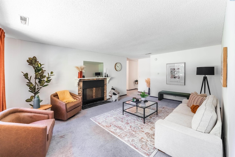 2912 W Hood Ave unit B203, Kennewick, WA 99336 - photo 1