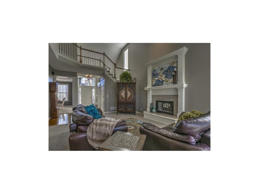 6046 Longview Rd, Shawnee, KS 66218 - photo 1