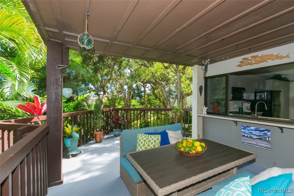 Peaceful, private dining lanai