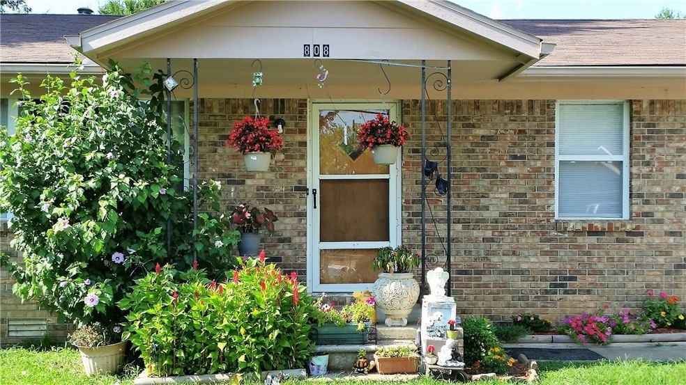 808 Linda St, Prairie Grove, AR 72753 - photo 1