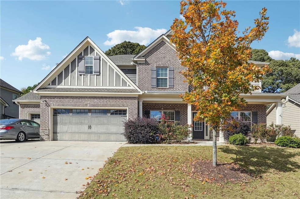 View of front of property featuring a front yard a