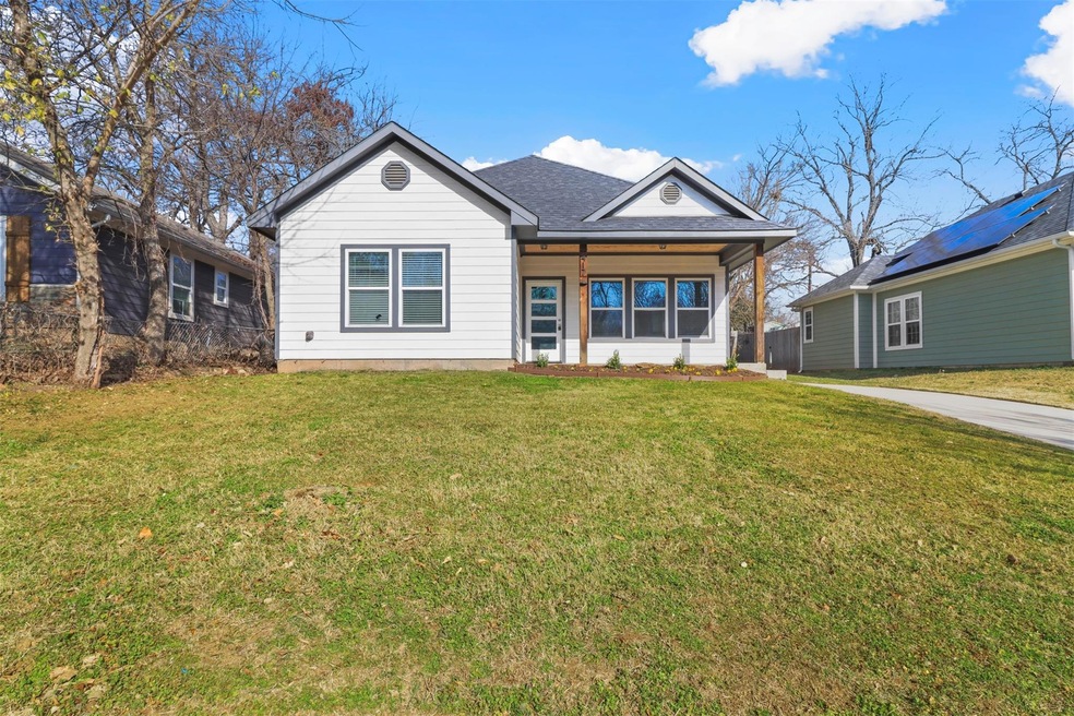 417 W Walker St, Denison, TX 75020 - photo 1