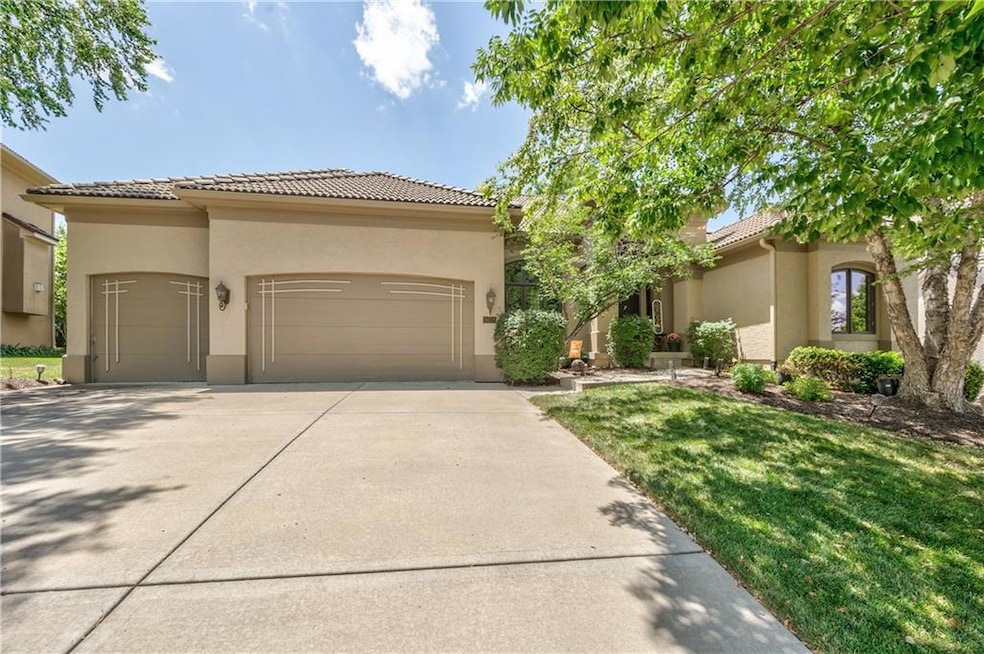 9638 Zarda Dr, Lenexa, KS 66227 - photo 1