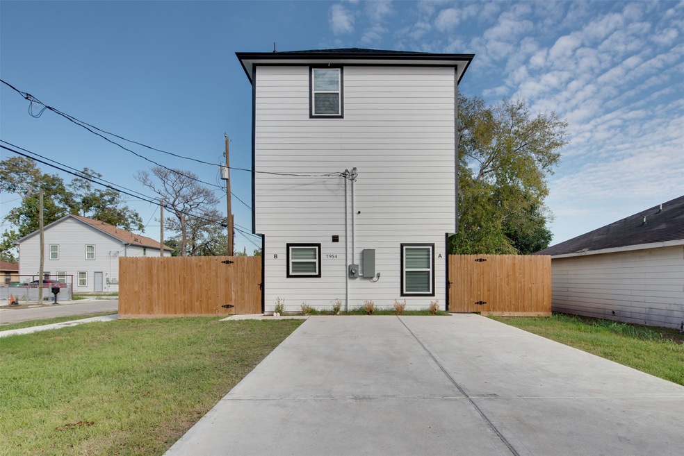 7954 Sayers St unit B, Houston, TX 77016 - photo 1