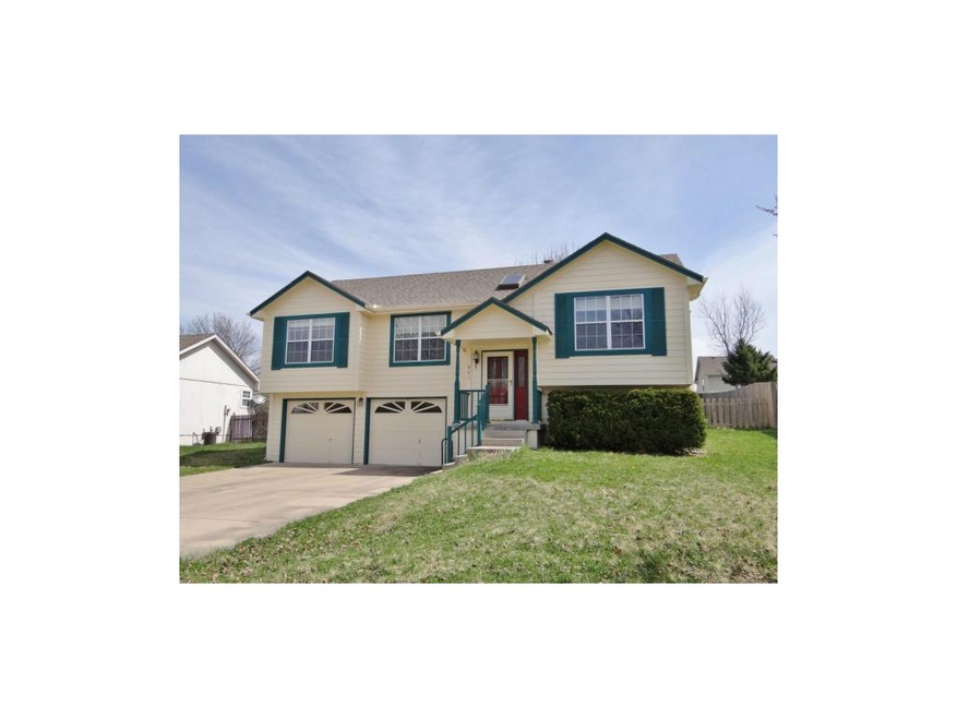 This beautiful home offers 3 bedrooms, 2 full bath