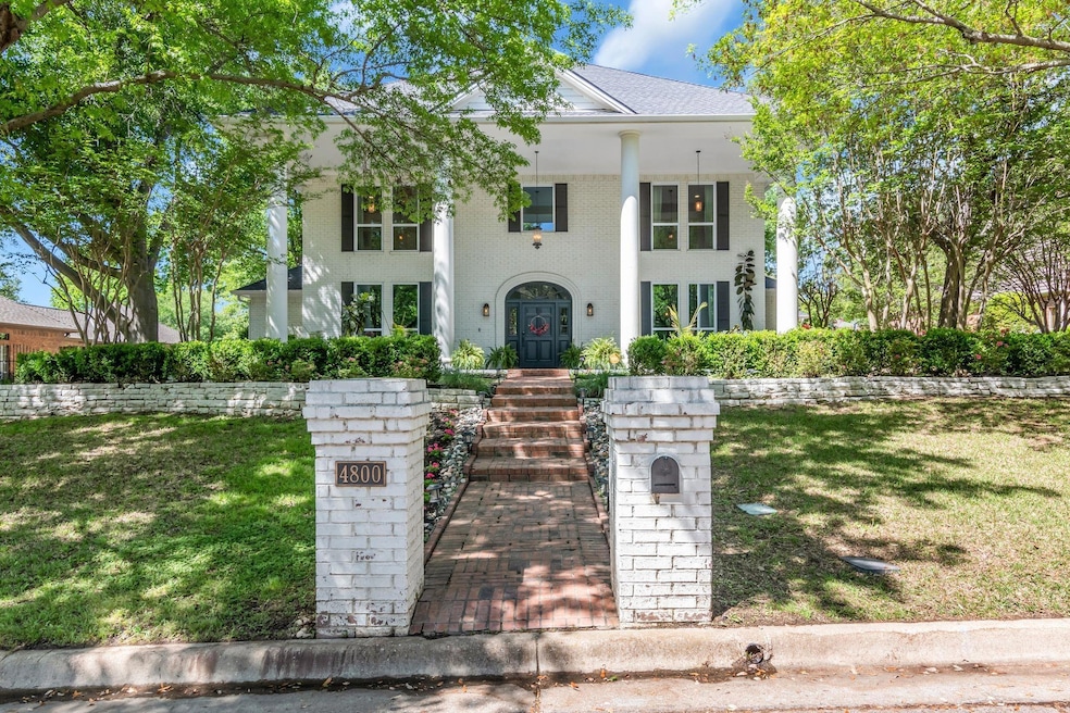 4800 Green Oaks Dr, Colleyville
