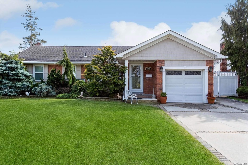 739 Willow Rd, Franklin Square, NY 11010 - photo 1